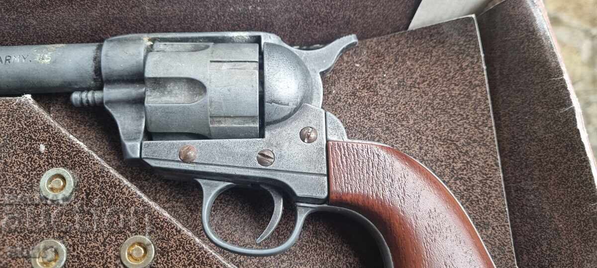 Licitație Pistol Colt
