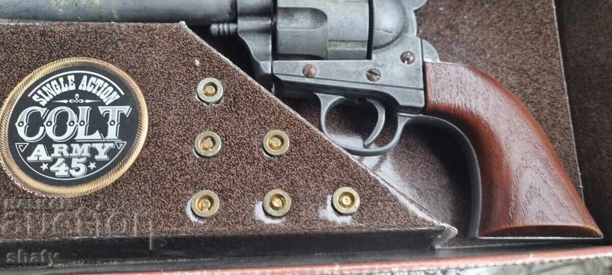 Livrarea Pistol Colt