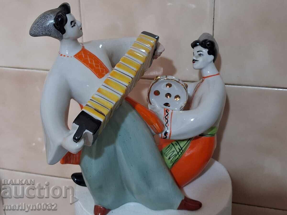 Figurină plastică statuetă dans cazac porțelan URSS cu preț € 130.38 | 255.00 BGN