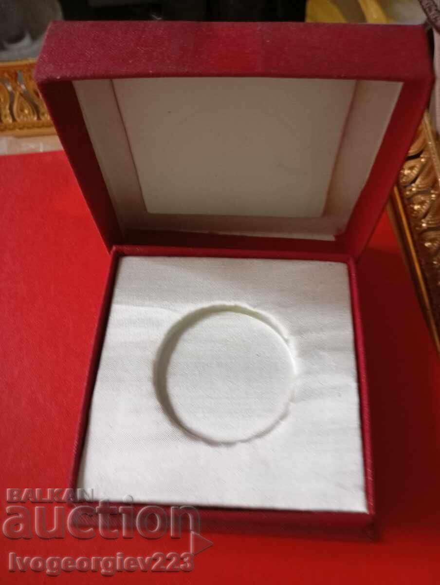 Licitație Cutie pentru medalie, placă