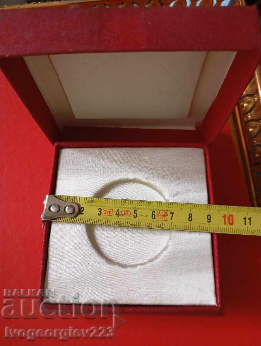 Livrarea Cutie pentru medalie, placă