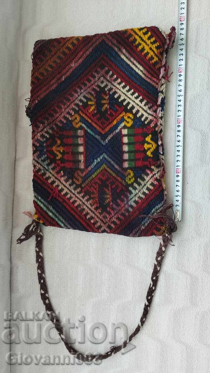 Geantă veche, lucrată manual cu preț € 89.00 | 174.07 BGN