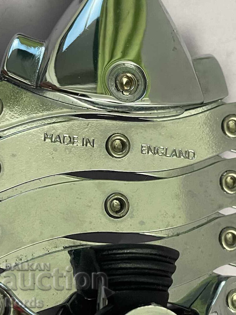 Livrarea Deschizător de vinuri metalic Livrarea Deschizător de vinuri metalic