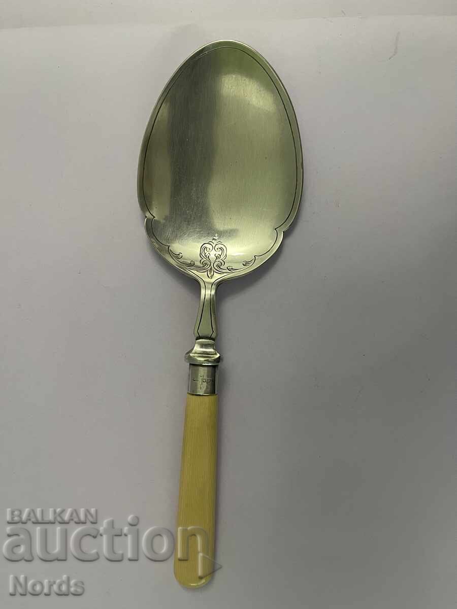 Linguriță argintată cu marcaj Linguriță argintată cu marcaj