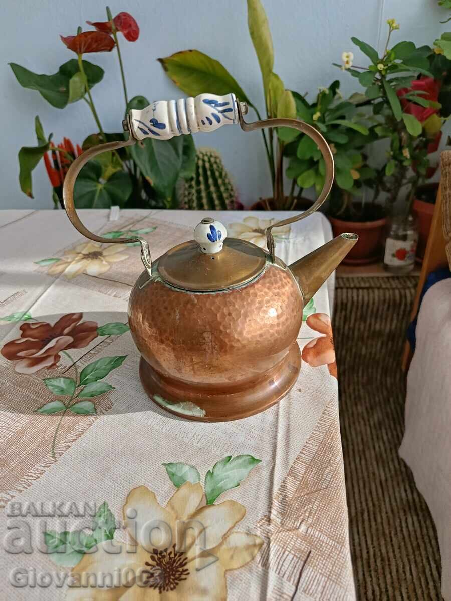 Τσαγιέρα με πορσελάνινο χερούλι