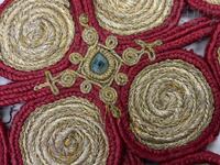 Două șevițe cu motive tradiționale, cu fir de aur