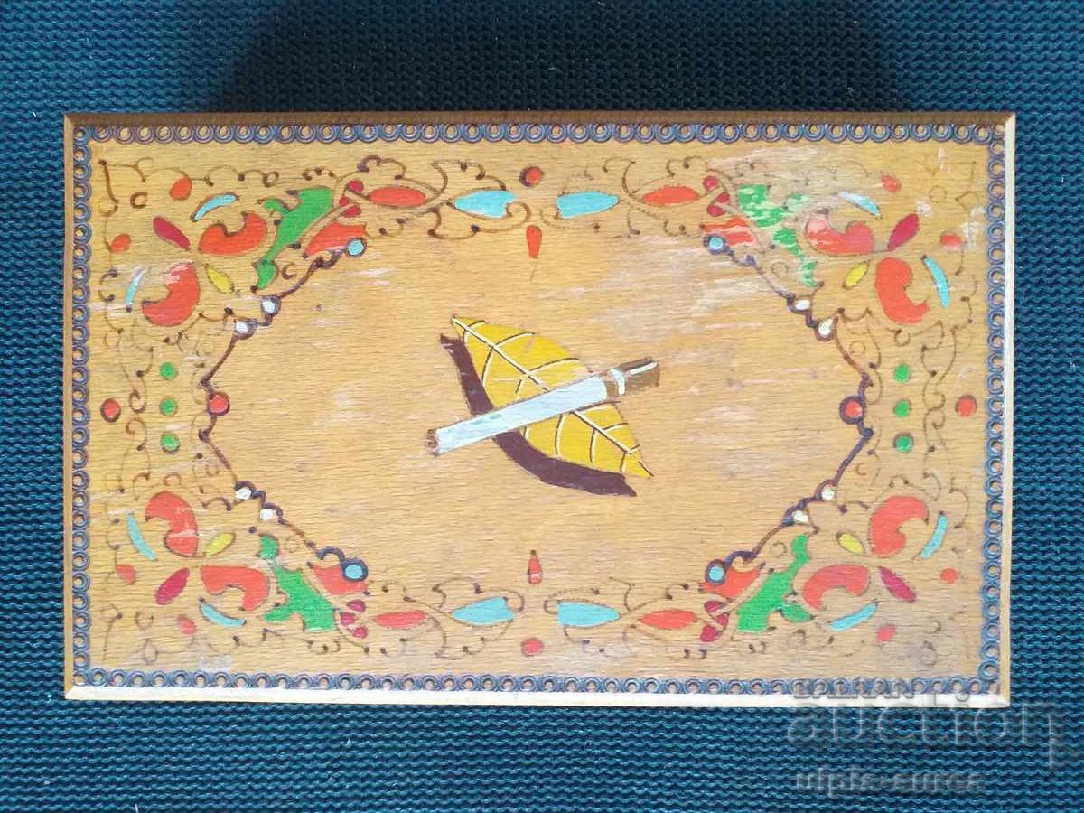 Cutie de țigări din lemn, model social, pirogravură