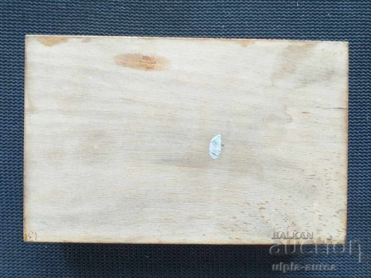 Licitație Cutie de țigări din lemn, model social, pirogravură