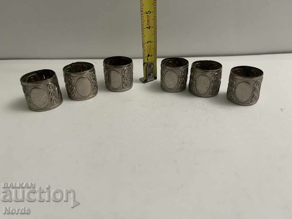 Доставка на Стари метални пръстени за салфетки