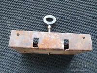 Κλειδαριά με κλειδί από παλιό σεντούκι