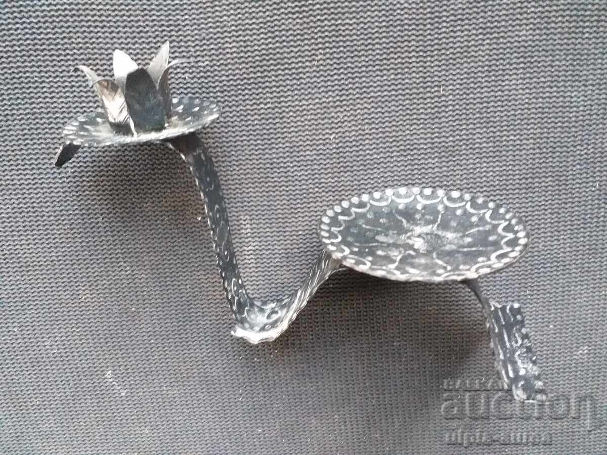 Κηροπήγιο από σφυρήλατο σίδερο Σοσιαλιστικό