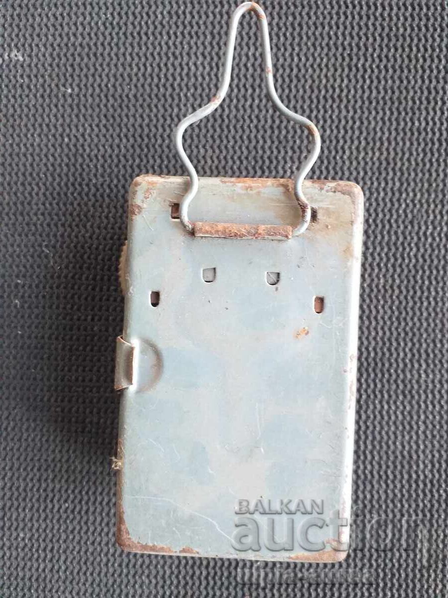 Μεταλλικό κοινωνικό φακό με τιμή € 1.50 | 2.93 BGN