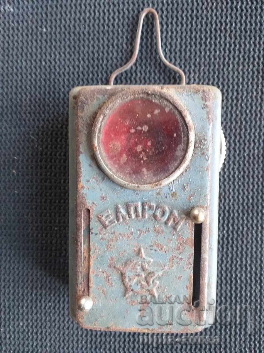 Μεταλλικό κοινωνικό φακό