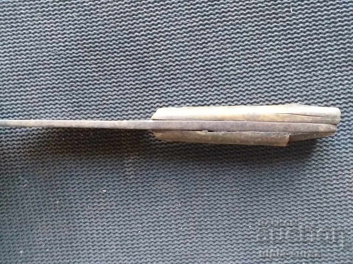 Licitație Cuțit vechi cu mâner de os