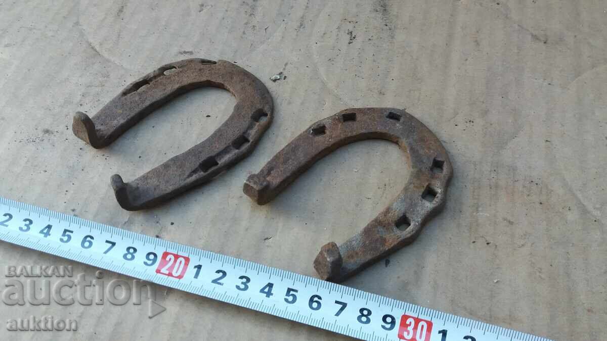 Аукцион ЛОТ ОТ ДВЕ КОВАНИ ПОДКОВИ