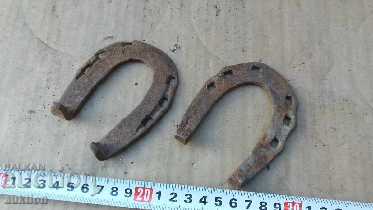 Доставка на ЛОТ ОТ ДВЕ КОВАНИ ПОДКОВИ