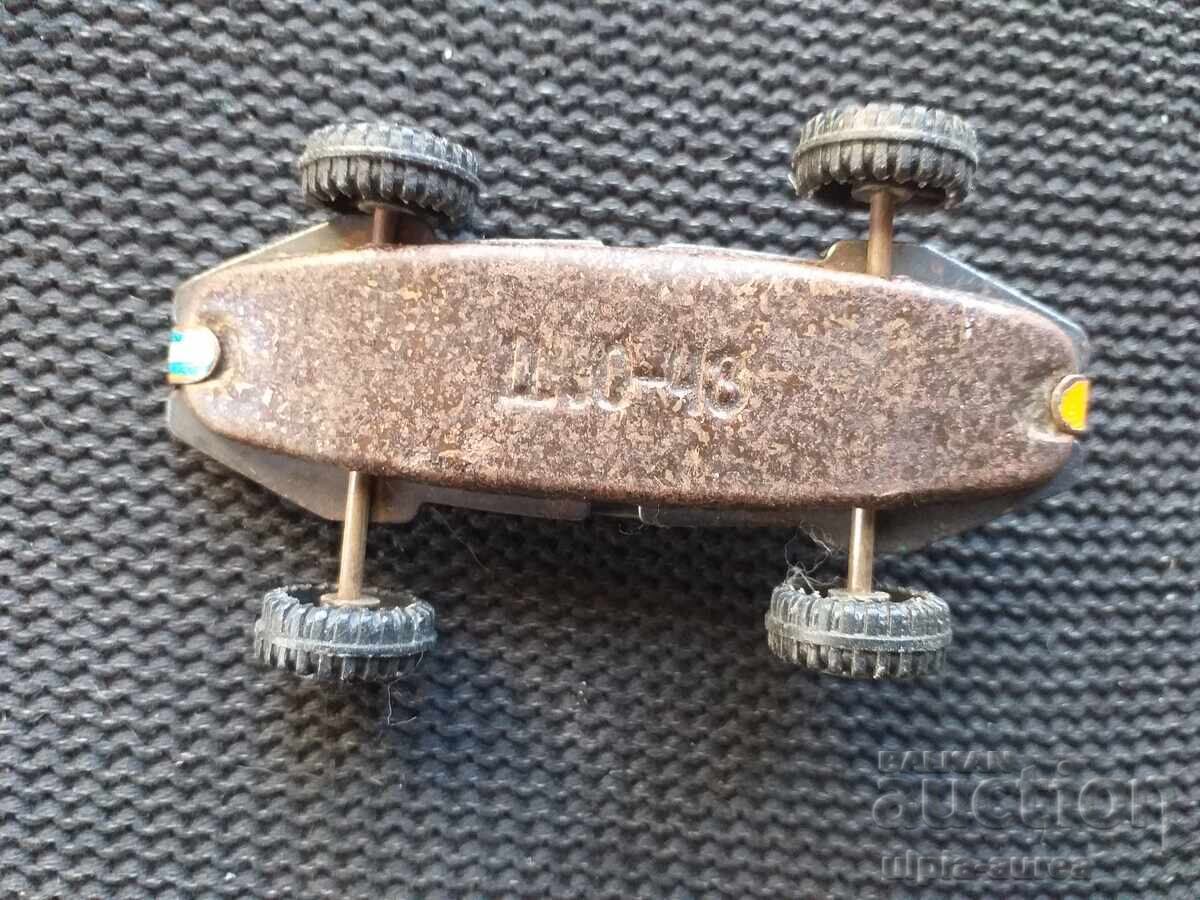 Ένα μεταλλικό καρότσι με τιμή € 1.50 | 2.93 BGN Ένα μεταλλικό καρότσι με τιμή € 1.50 | 2.93 BGN