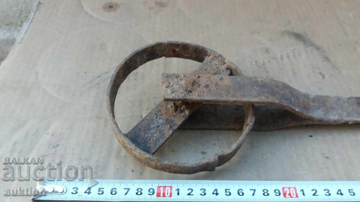 Licitație ROATĂ FORJATĂ DE EPOCĂ Licitație ROATĂ FORJATĂ DE EPOCĂ