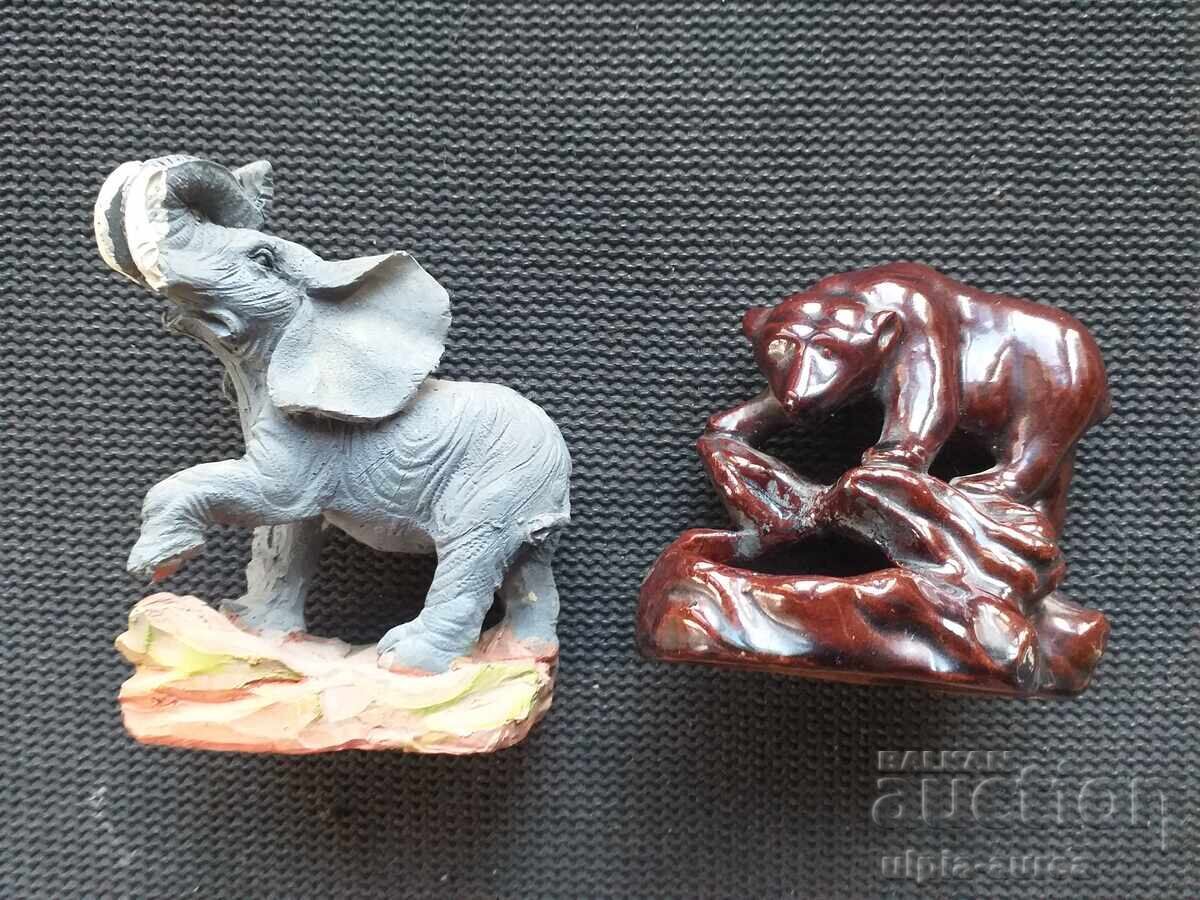 O mulțime de figurine O mulțime de figurine