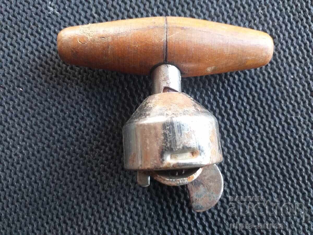 Стара отварячка Соц с цена € 1.00 | 1.96 лв.