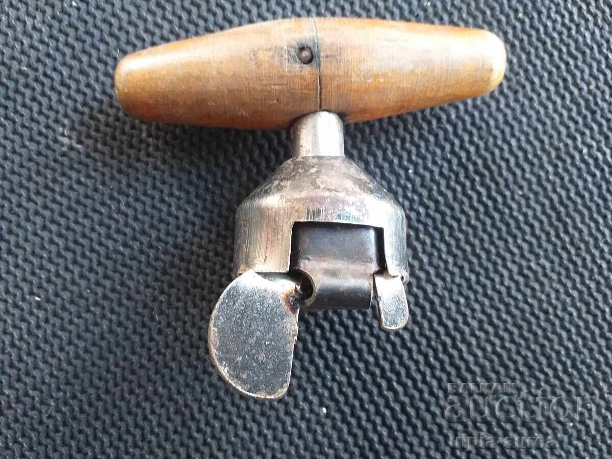 Стара отварячка Соц