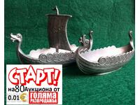 Δύο μικρά vintage χειροποίητα χυτά κασσιτένια πλοία Βίκινγκ