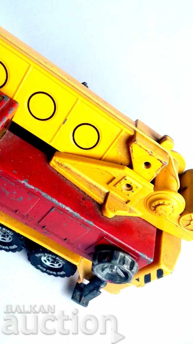 Delivery of Siku 4010 crane toy metal trolley Germany