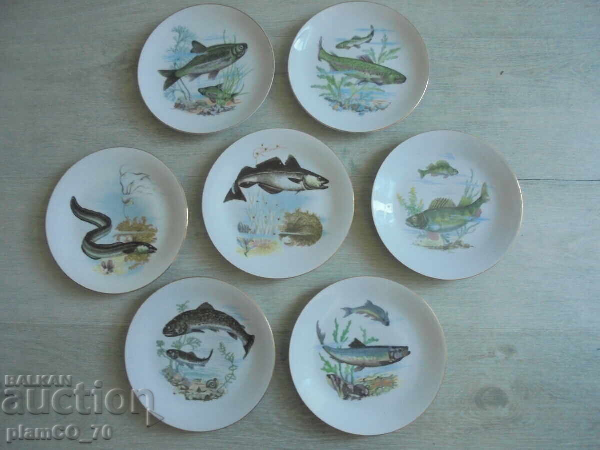 №*8433 Σετ από 7 πορσελάνινα πιάτα με εικονογραφήσεις ψαριών №*8433 Σετ από 7 πορσελάνινα πιάτα με εικονογραφήσεις ψαριών