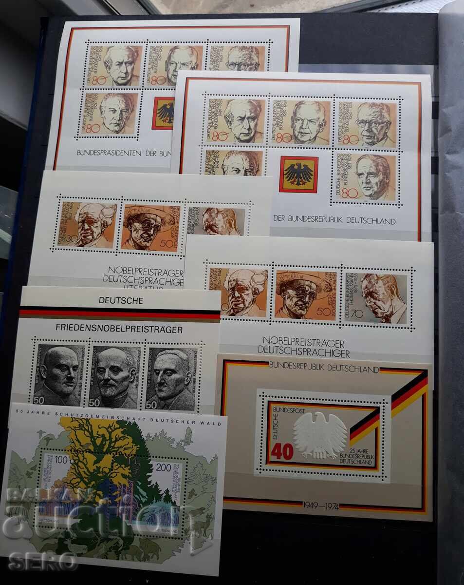 Филателия-мн. хубав класьор с 16 листа и около 1100 пощ.мар. с цена € 40.00 | 78.23 лв. Филателия-мн. хубав класьор с 16 листа и около 1100 пощ.мар. с цена € 40.00 | 78.23 лв.