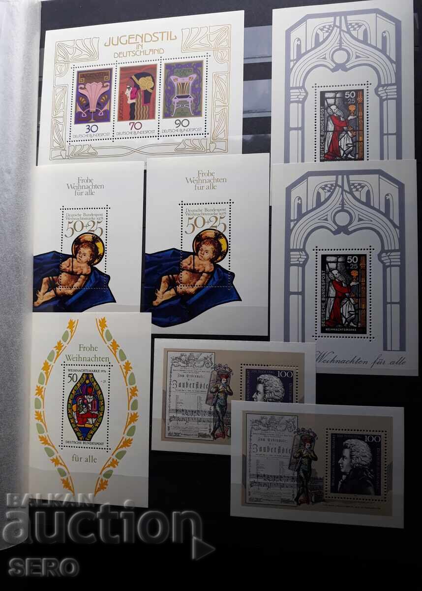 Аукцион Филателия-мн. хубав класьор с 16 листа и около 1100 пощ.мар. Аукцион Филателия-мн. хубав класьор с 16 листа и около 1100 пощ.мар.