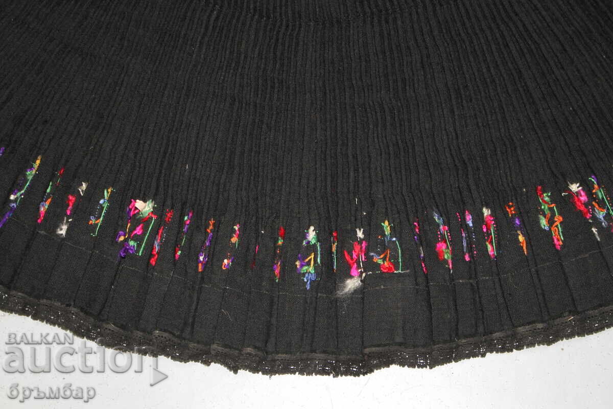 Стар бродиран пищимал, бръчник, задна престилка с кадифе - 6