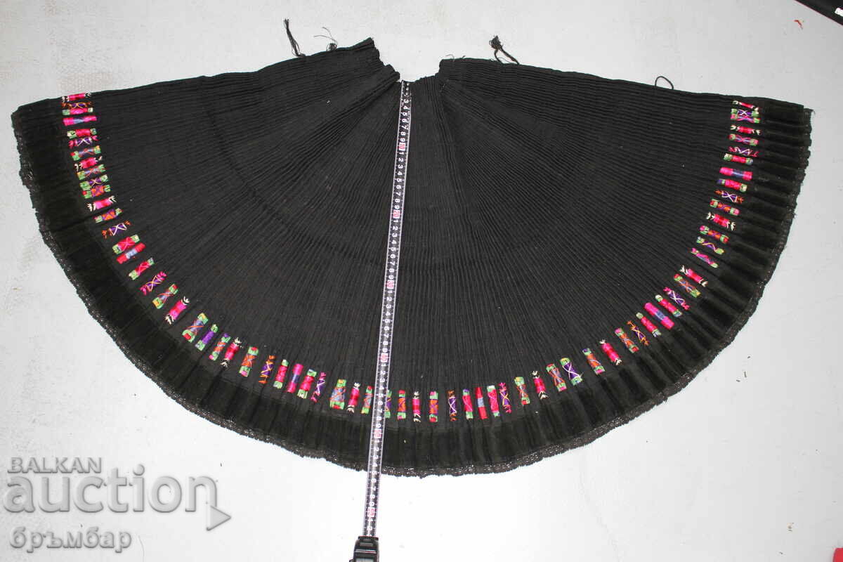 Стар бродиран пищимал, бръчник, задна престилка с кадифе