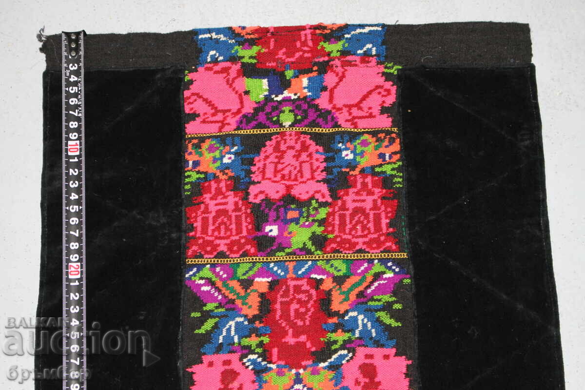 Παλιά ποδιά με βελούδο. Καινούργια, αχρησιμοποίητη, από προίκα με τιμή € 50.00 | 97.79 BGN