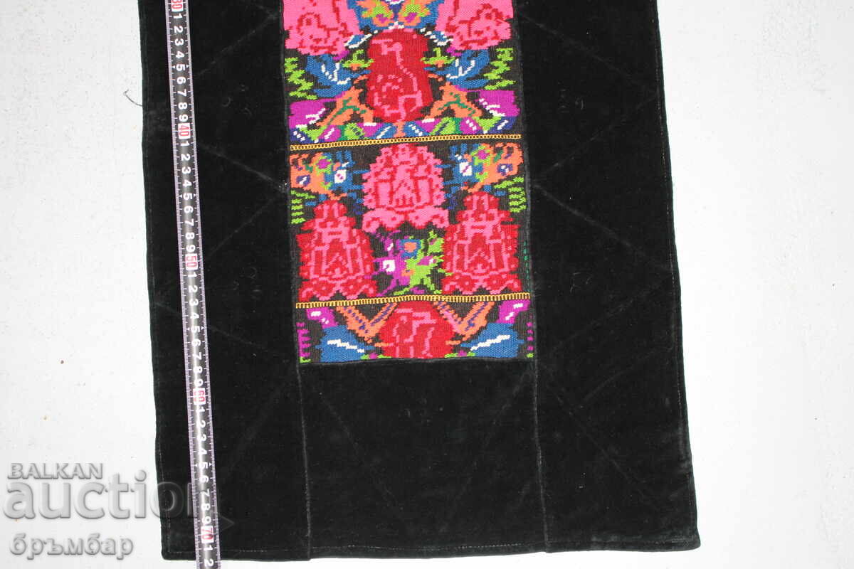 Δημοπρασία Παλιά ποδιά με βελούδο. Καινούργια, αχρησιμοποίητη, από προίκα