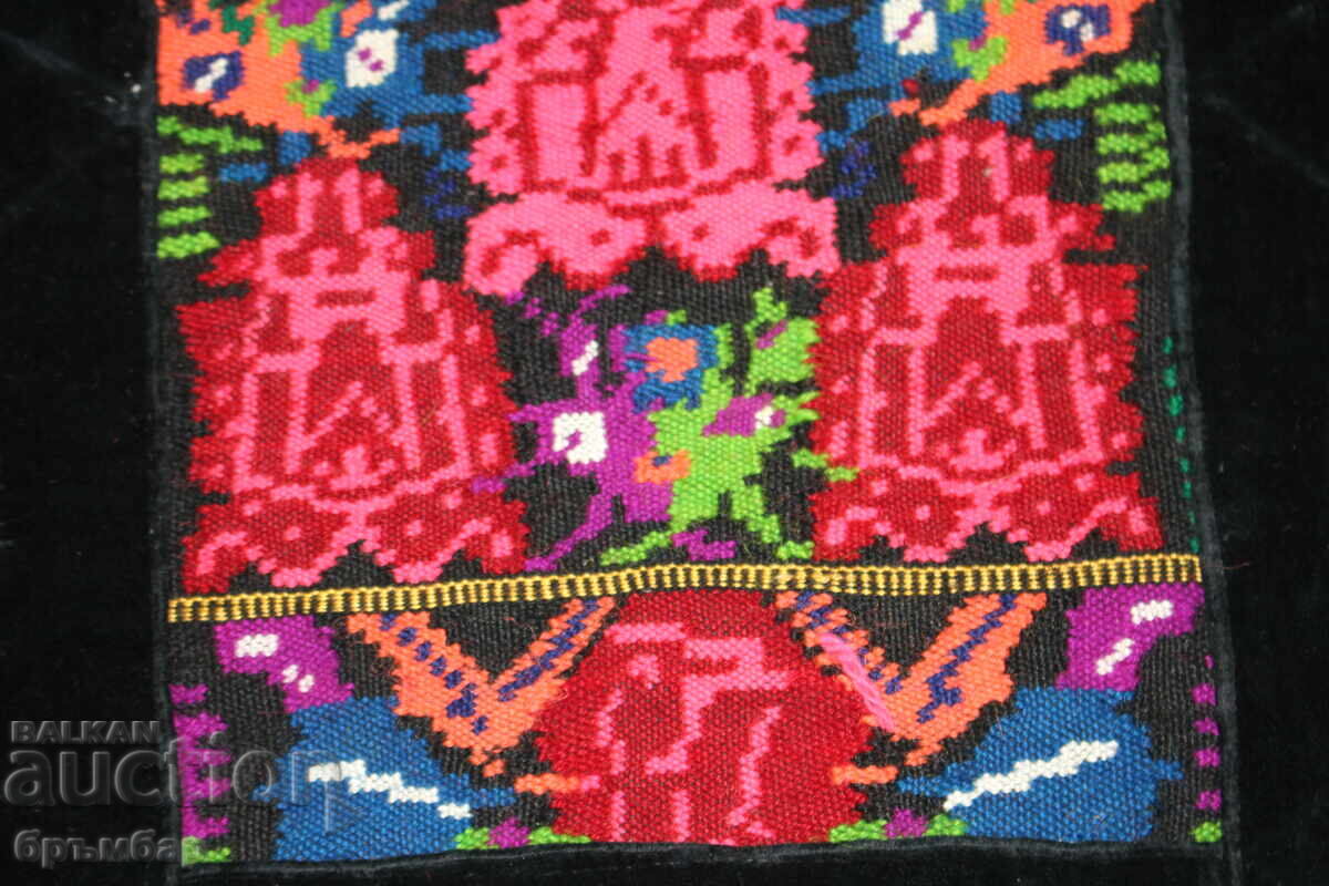 Παράδοση Παλιά ποδιά με βελούδο. Καινούργια, αχρησιμοποίητη, από προίκα