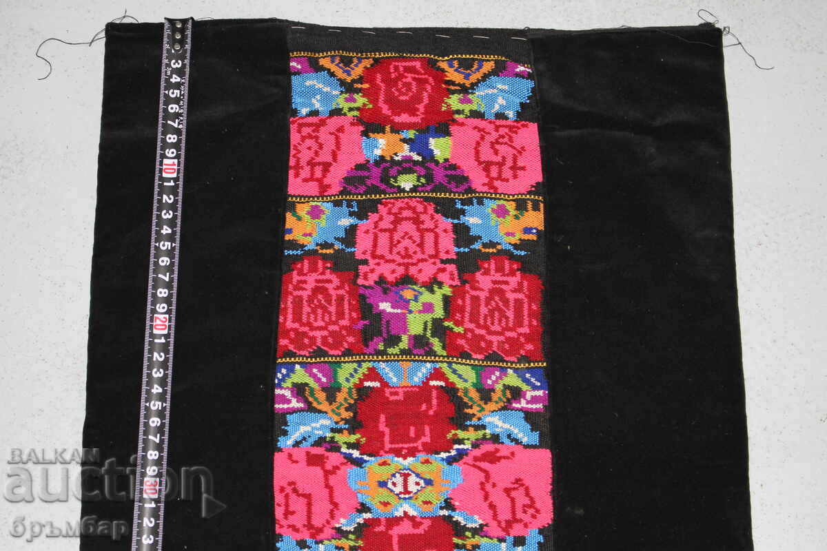 Старинна престилка с кадифе. Нова, от зестра. 1* с цена € 50.00 | 97.79 лв. Старинна престилка с кадифе. Нова, от зестра. 1* с цена € 50.00 | 97.79 лв.