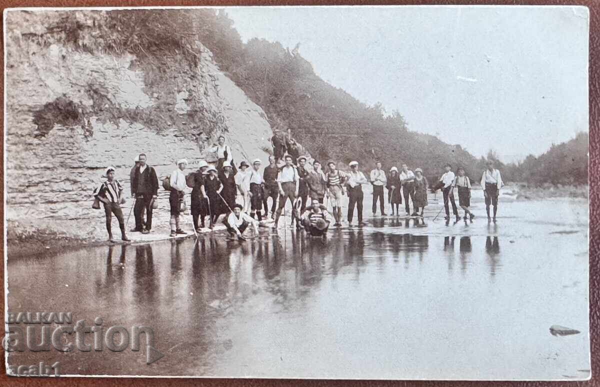 Excursie la Mănăstirea Kapinovo Turiști în râu Excursie la Mănăstirea Kapinovo Turiști în râu