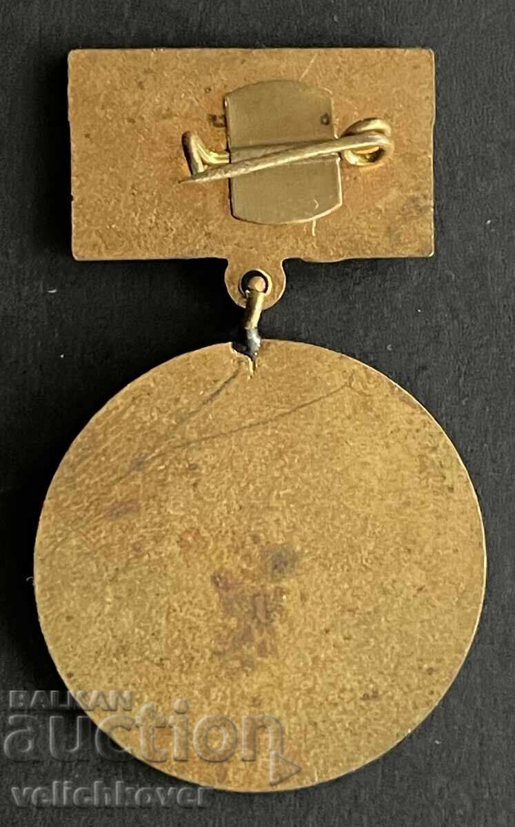 42540 България медал Заслужил деятел на БЧК Червен кръст 60- с цена € 12.00 | 23.47 лв.