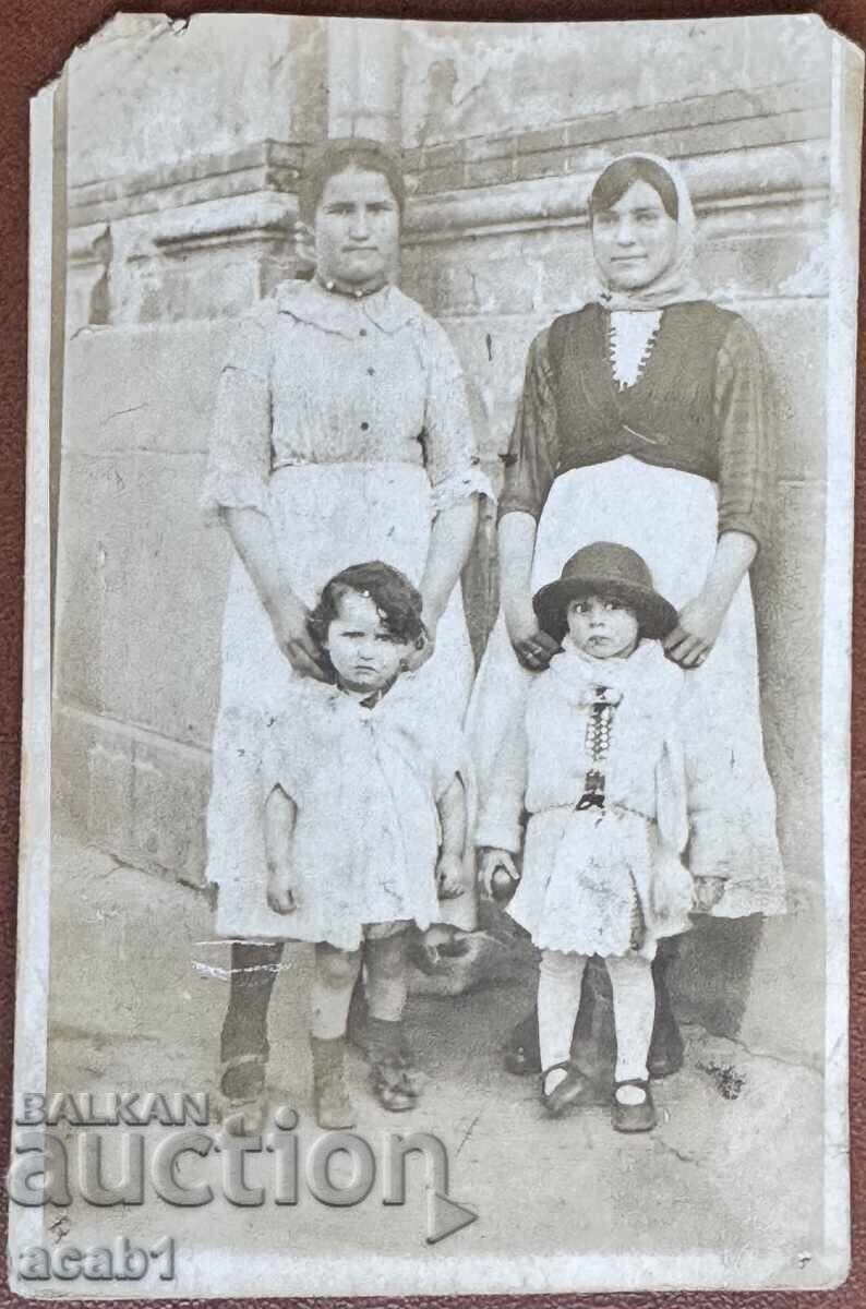 Maiouri cu copii Maiouri cu copii