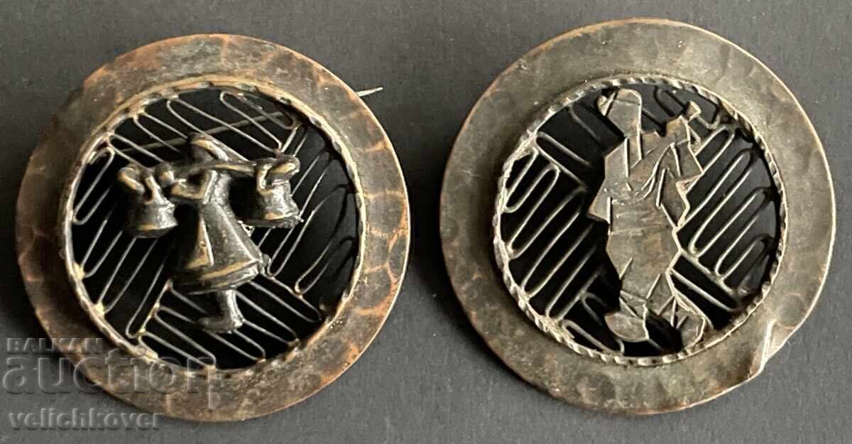 42547 България две брошки девойка с менци и момък с гъдулка