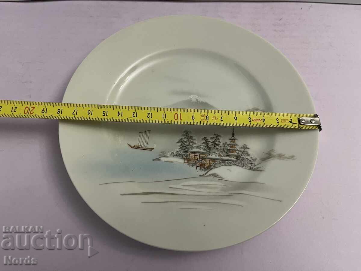 Аукцион Японска порцеланова чиния