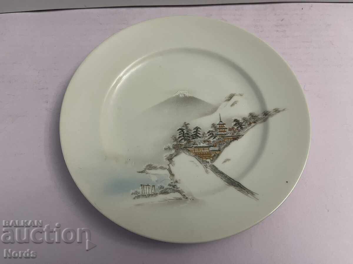 Японска порцеланова чиния