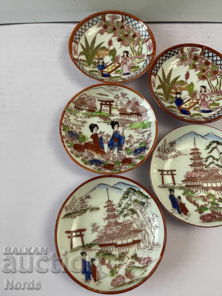 Аукцион Лот малки чинийки с маркировка