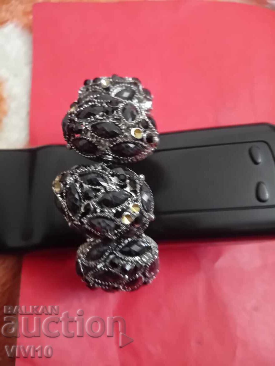 Licitație Brățară veche cu pietre