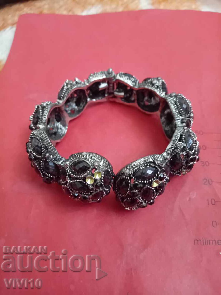 Brățară veche cu pietre