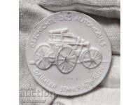 Порцеланов медал от Майсен, история на автомобила,