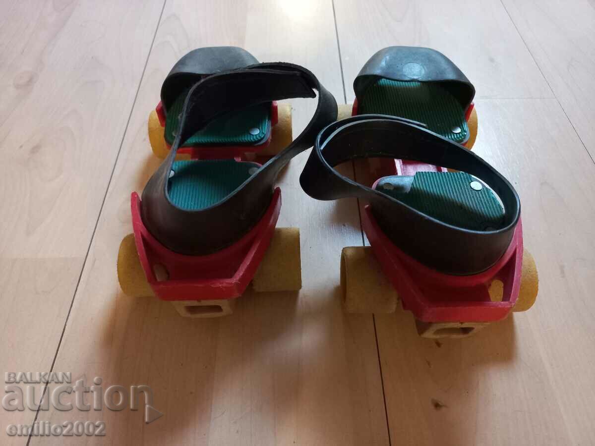 Детски ролкови кънки ретро соц с цена € 3.00 | 5.87 лв.