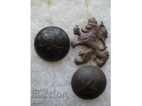 Старинна кокарда и копчета от военна униформа.