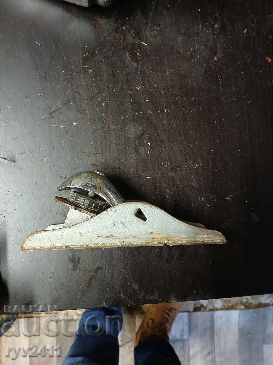 Старо метално ренде с цена € 3.50 | 6.85 лв.