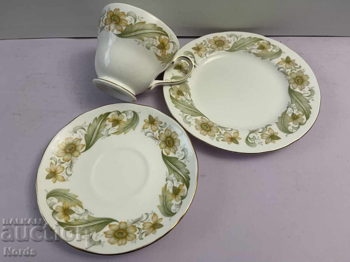 Δημοπρασία Δούκισσα Αγγλικό σετ τριών τεμαχίων για τσάι